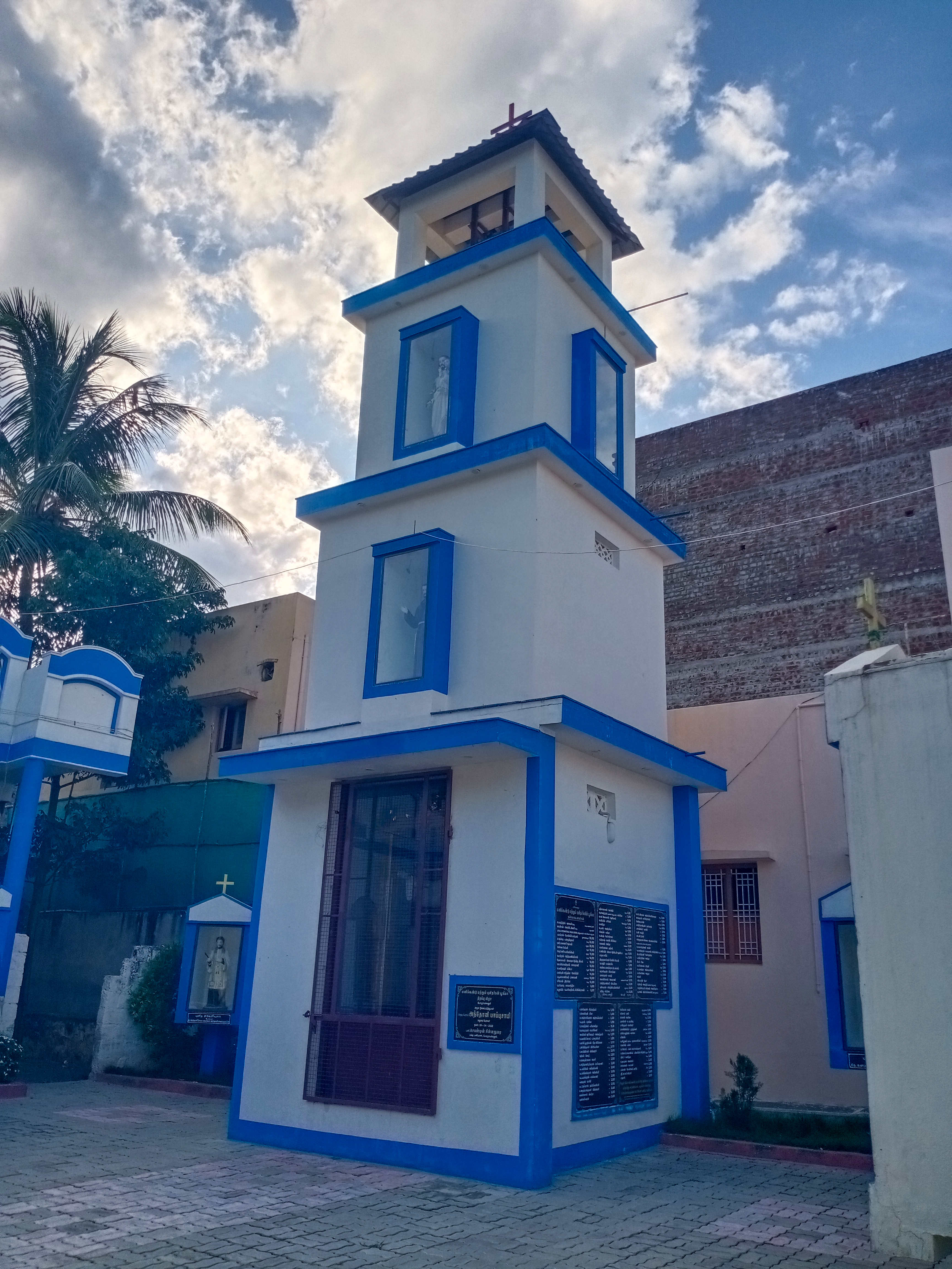 புனித ஆரோக்கிய அன்னை ஆலய மணி கூண்டு