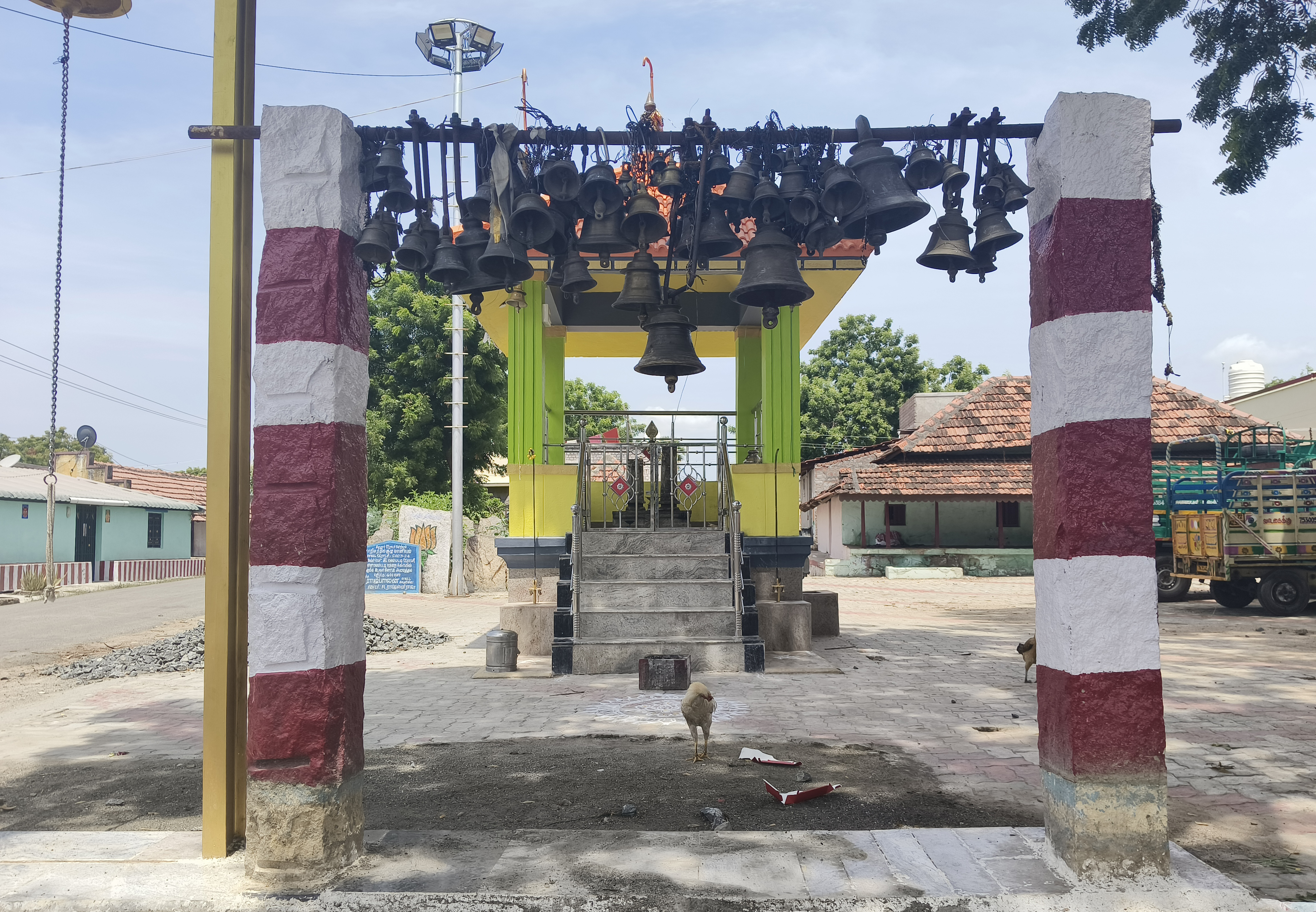 நேர்த்திகடனாக செலுத்தப்பட்ட மணிகள்